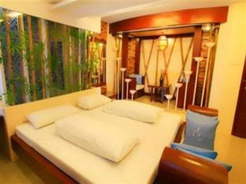 Victoria Court Las Piñas Exterior photo