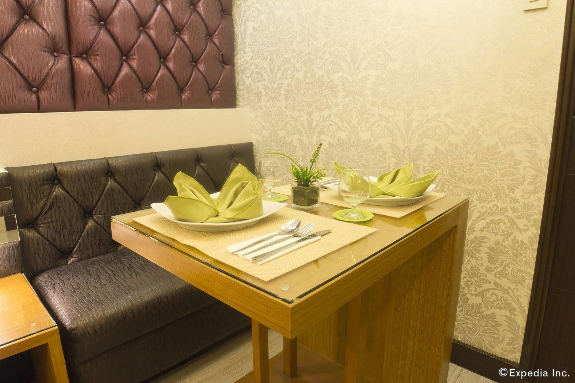 Victoria Court Las Piñas Exterior photo