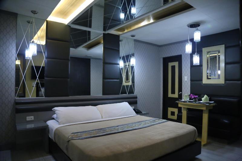 Victoria Court Las Piñas Exterior photo