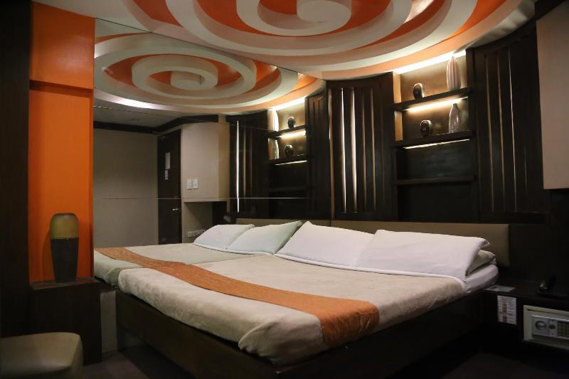 Victoria Court Las Piñas Exterior photo