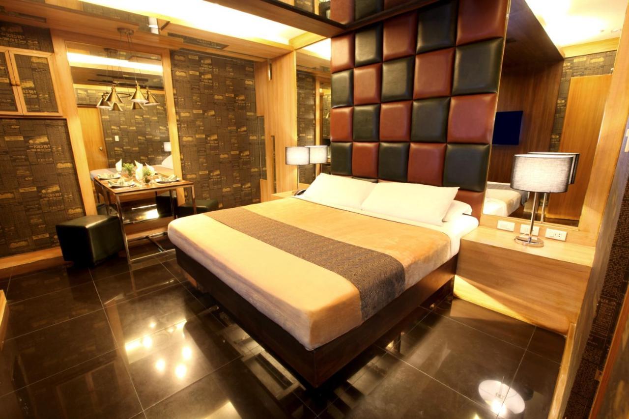 Victoria Court Las Piñas Exterior photo