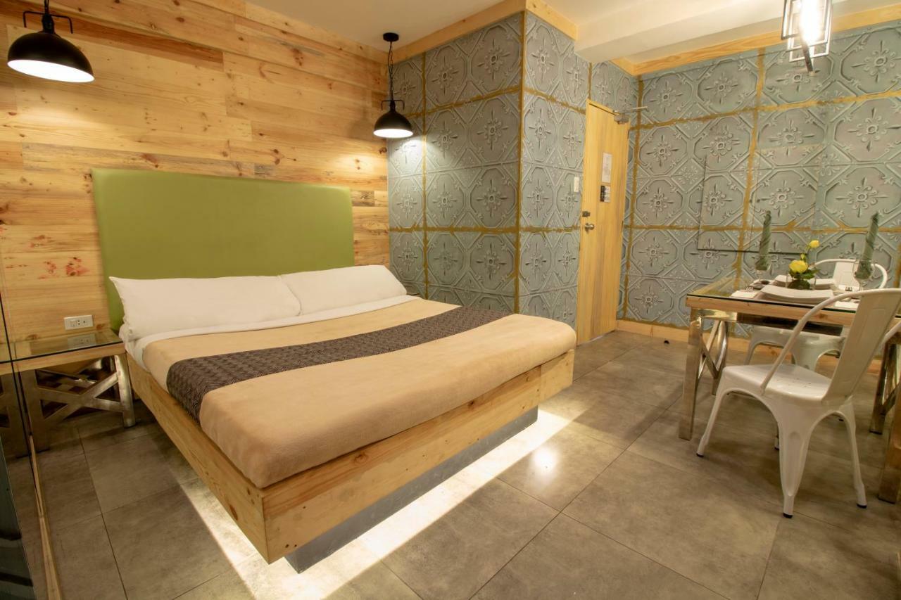 Victoria Court Las Piñas Exterior photo